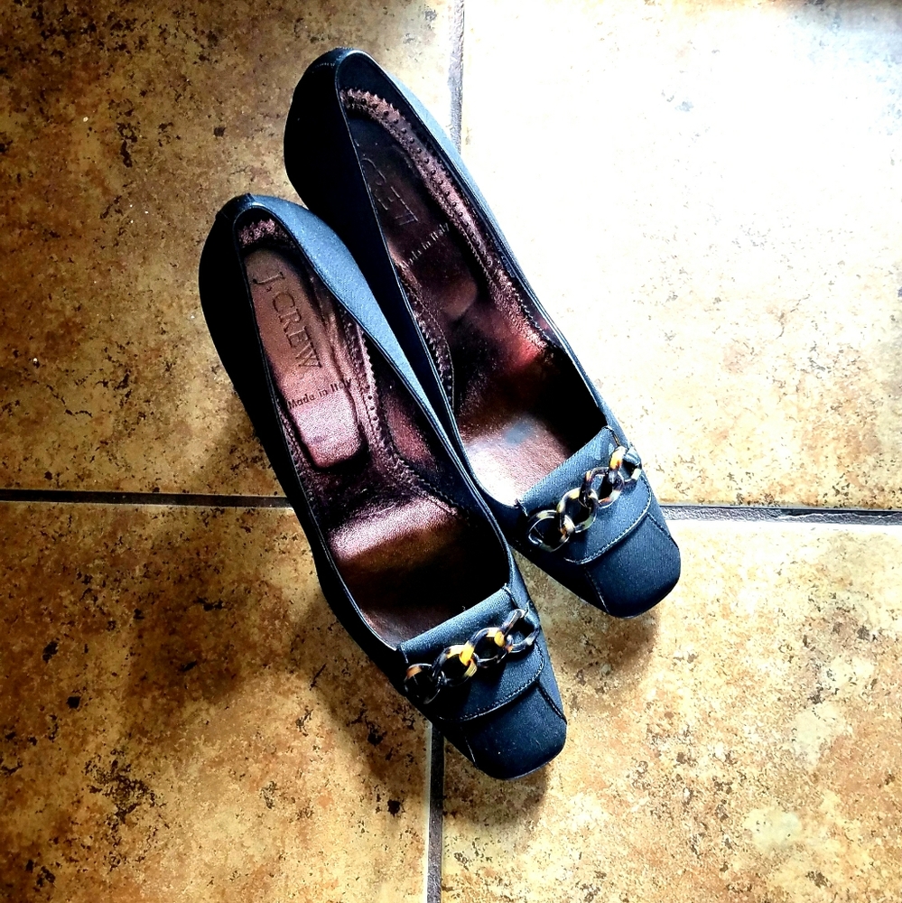 J Crew black heels with tortoise shell adornment